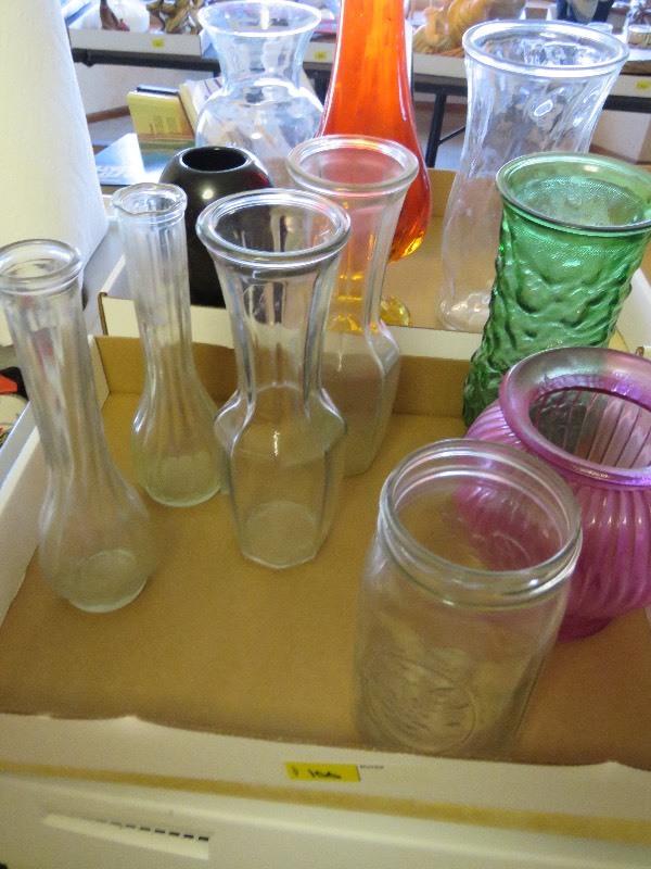 lot 100 image: Large Vase lot
