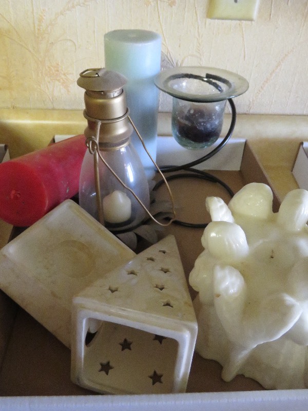 lot 103 image: Candle lot