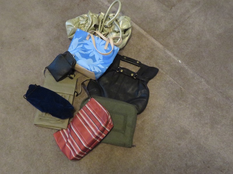 lot 115 image: Purses and cosmetic bags