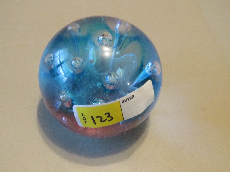 lot 123 image: Paperweight