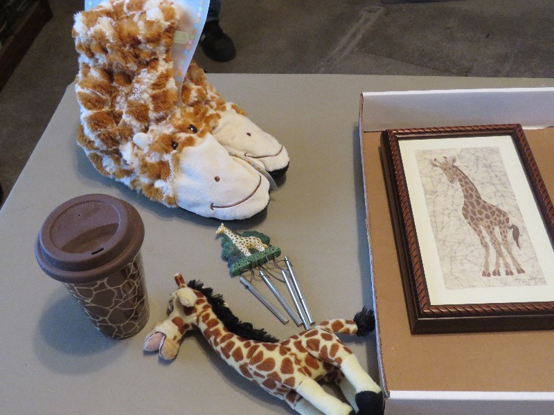 lot 132 image: Giraffe Lot