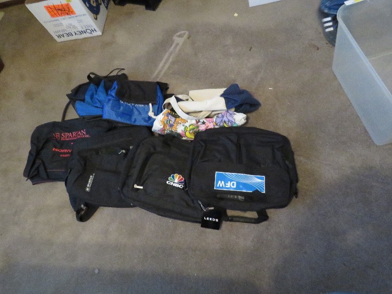 lot 135 image: Bag lot