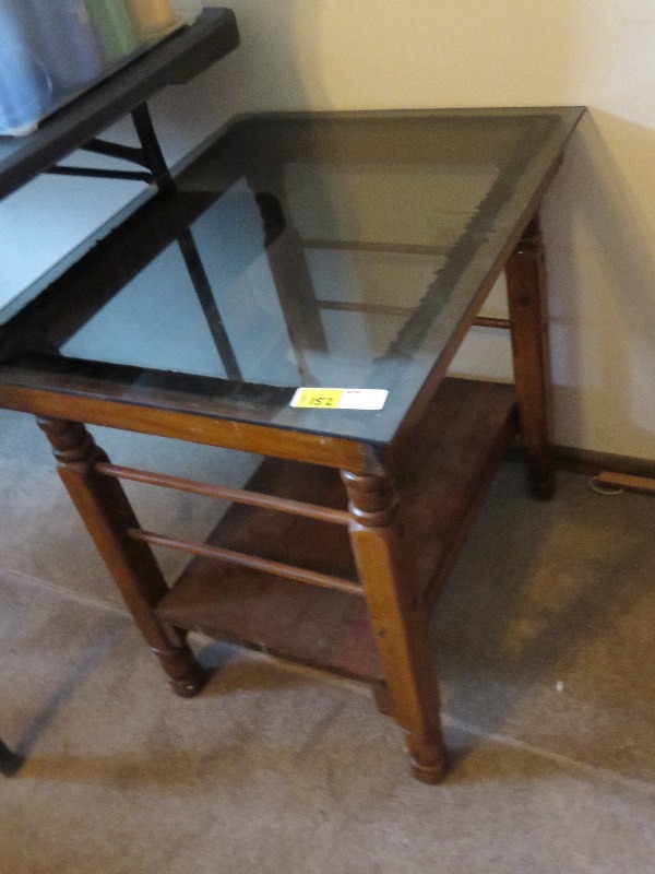 lot 152 image: End Table