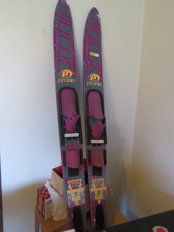 lot 190 image: Water Skis