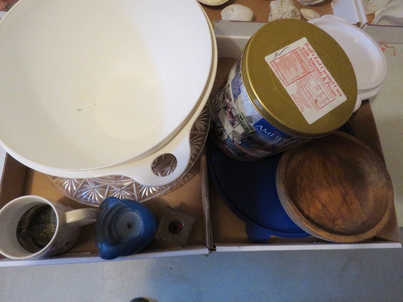 lot 204 image: Kitchen lot