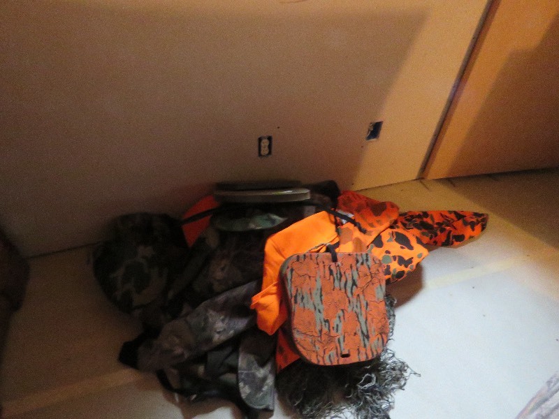 lot 210 image: Hunting Gear lot