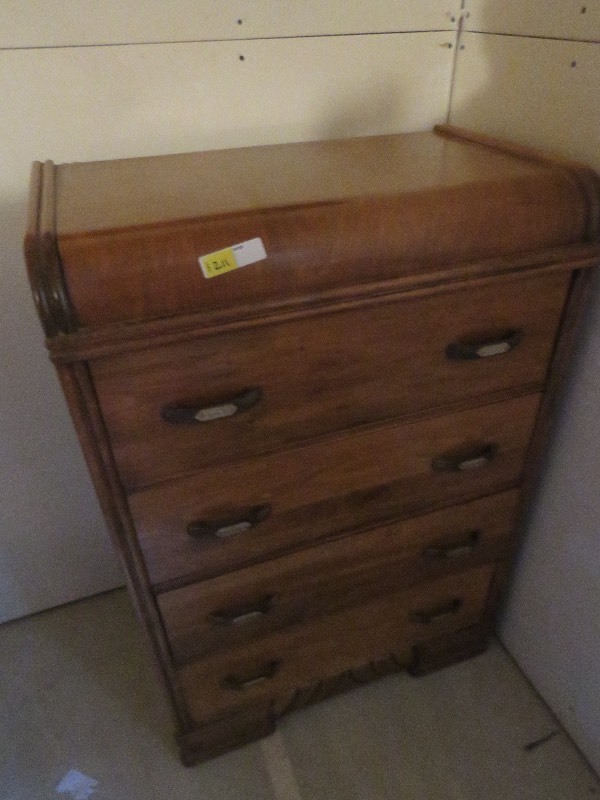 lot 211 image: Dresser