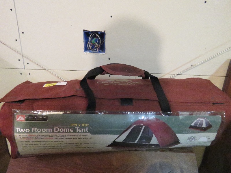 lot 228 image: Dome Tent