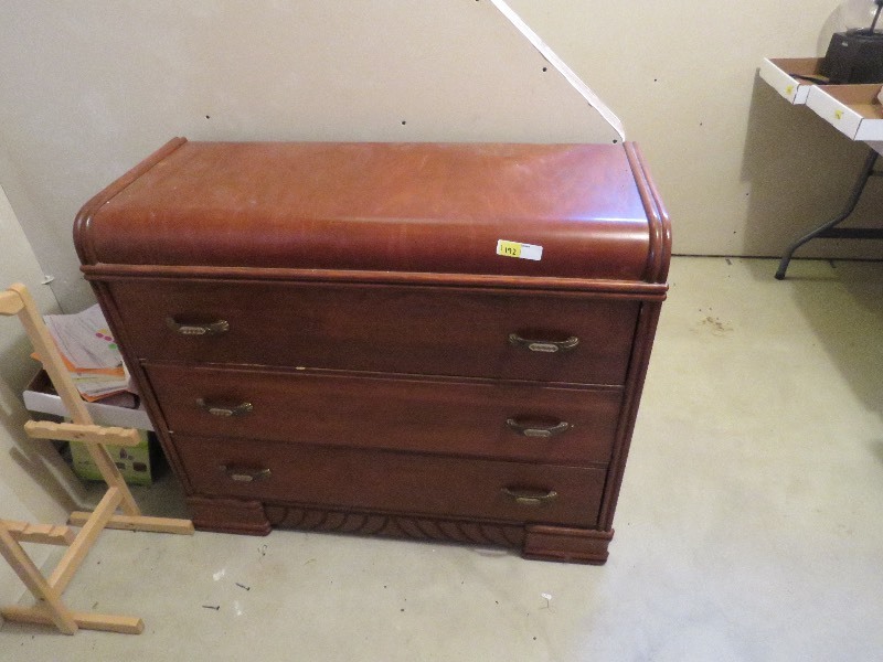 lot 192 image: Dresser