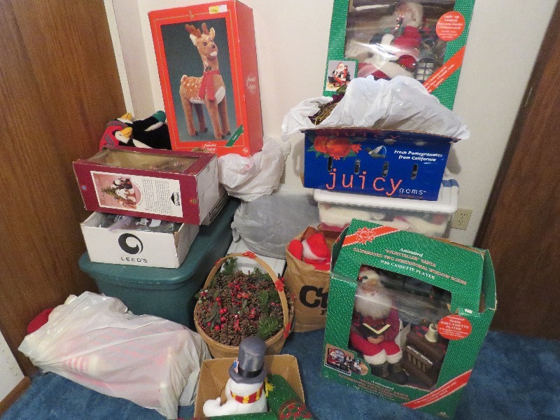 lot 290 image: Christmas Lot