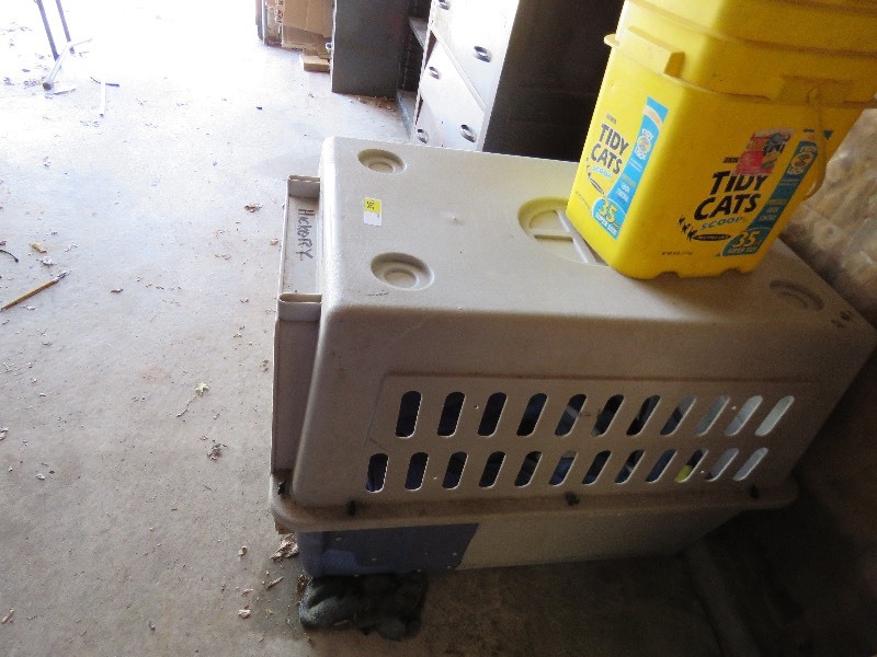 lot 315 image: Large dog Crate