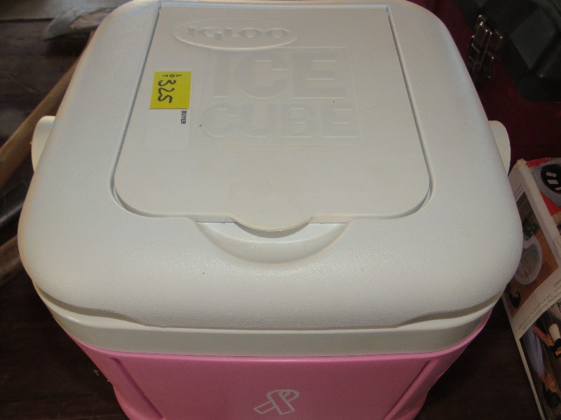 lot 325 image: Igloo Ice Cooler