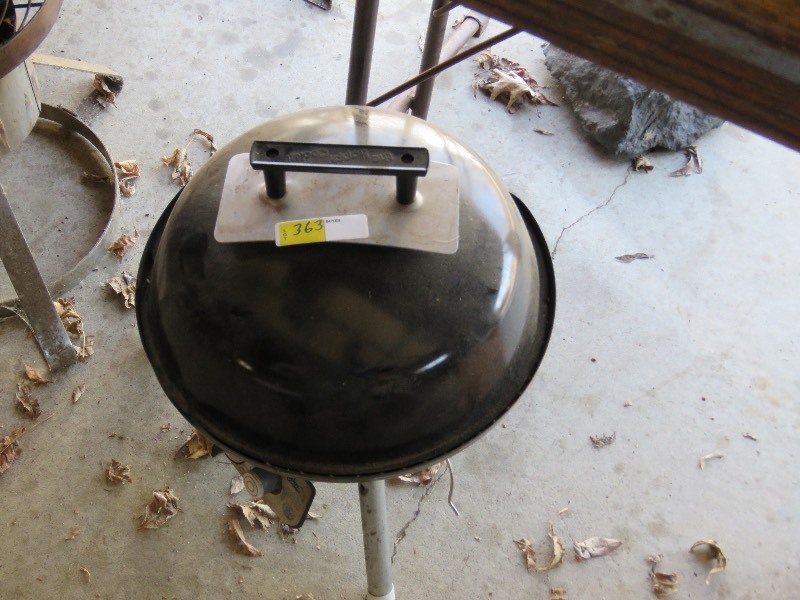 lot 363 image: small grill