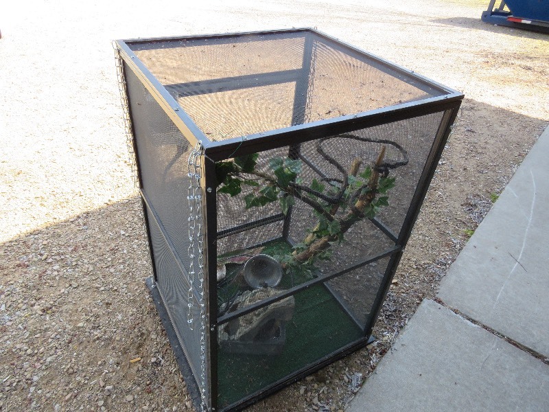 lot 367 image: Reptile cage