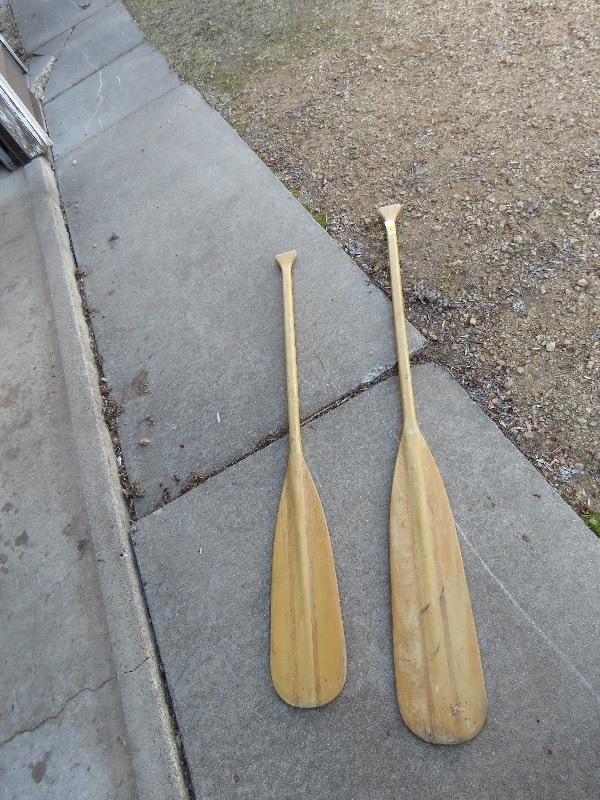 lot 375 image: Oars