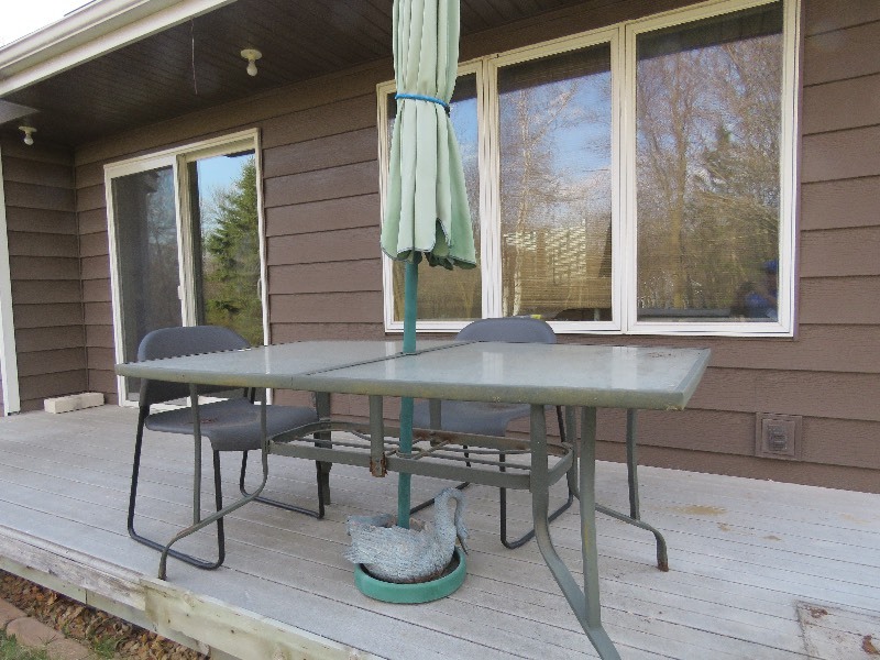 lot 381 image: Patio Furniture