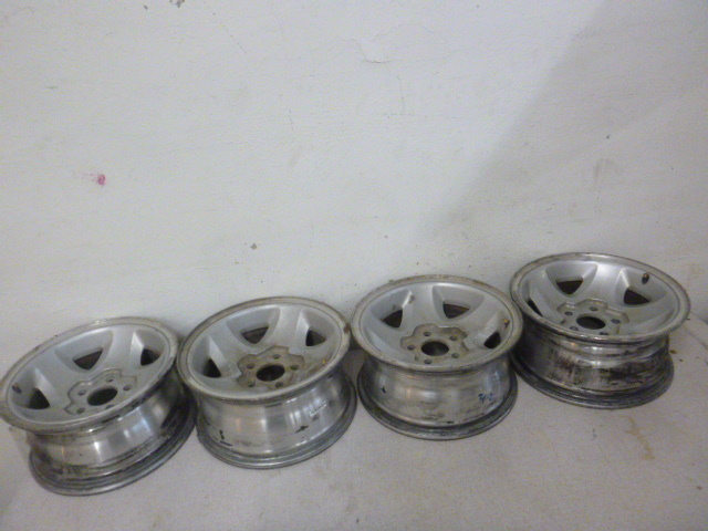 lot 6 image: 5 Aluminum Rims