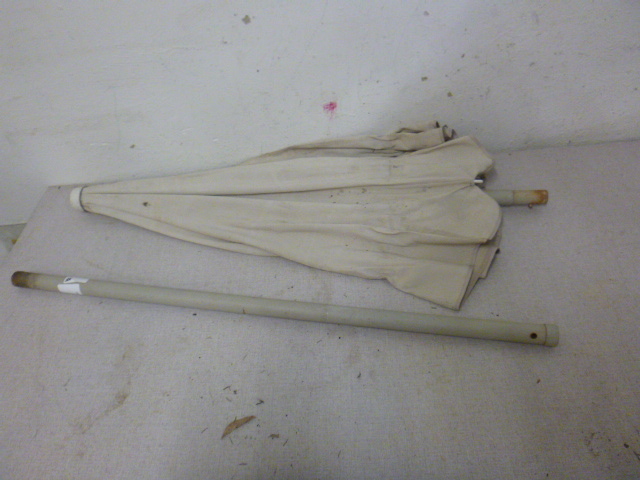 lot 8 image: Patio Table Umbrella