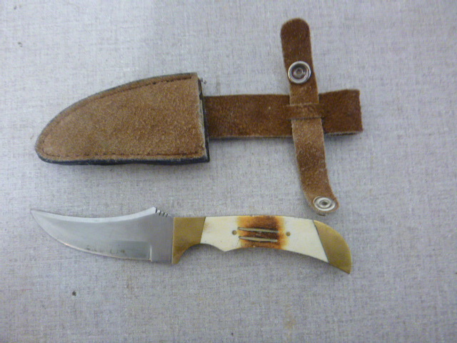 lot 12 image: Knife