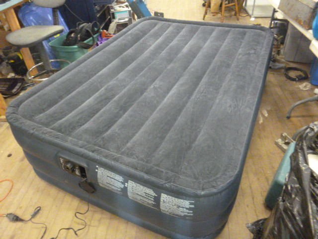 lot 18 image: Intex Queen Size Air Bed.