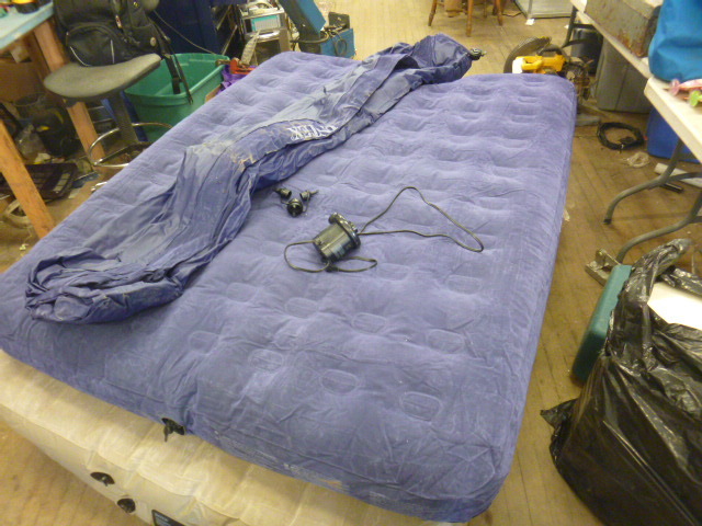 lot 20 image: 2 Queen Size Air Beds