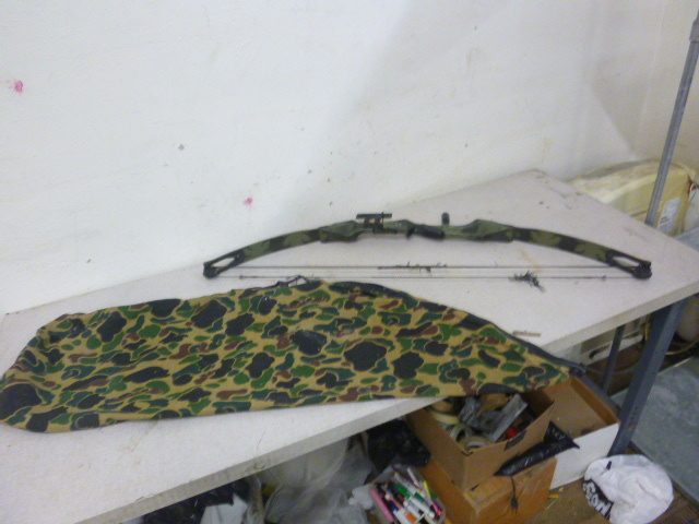 lot 23 image: Compound Bow