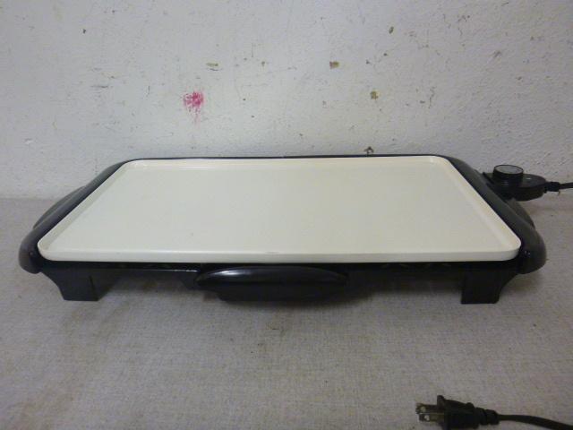 lot 25 image: Oster Griddle