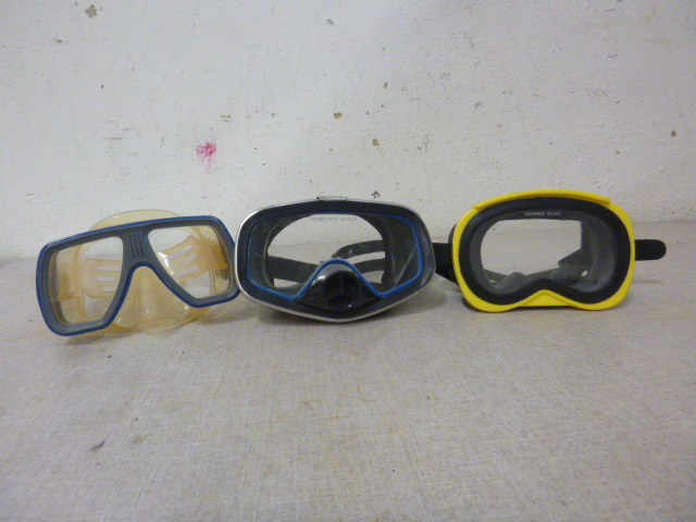 lot 34 image: 3 Swimming Goggles