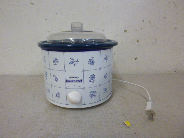 lot 35 image: Rival Crock Pot