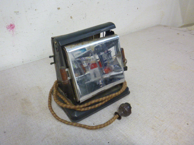lot 46 image: Vintage Toaster