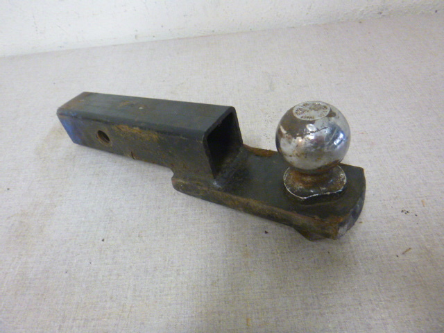 lot 50 image: 2 Receiver Hitch