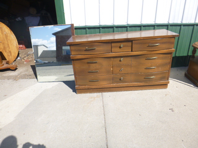 lot 55 image: Dresser with Mirror