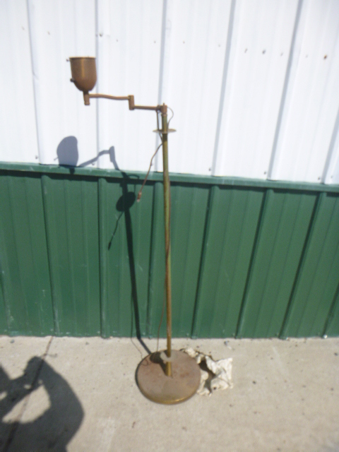 lot 58 image: Vintage Floor Lamp