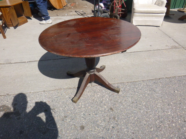 lot 59 image: Small Round Table