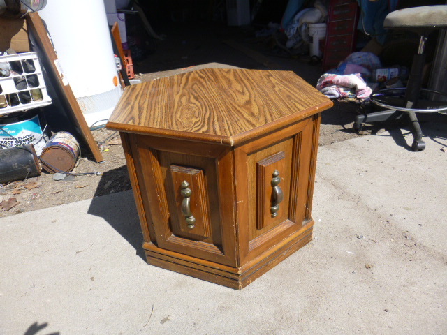 lot 61 image: End Table