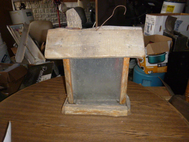 lot 62 image: Bird Feeder