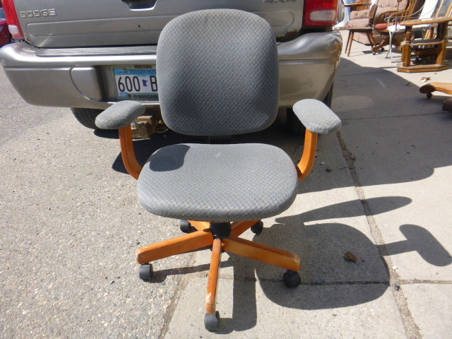 lot 66 image: Office Chair