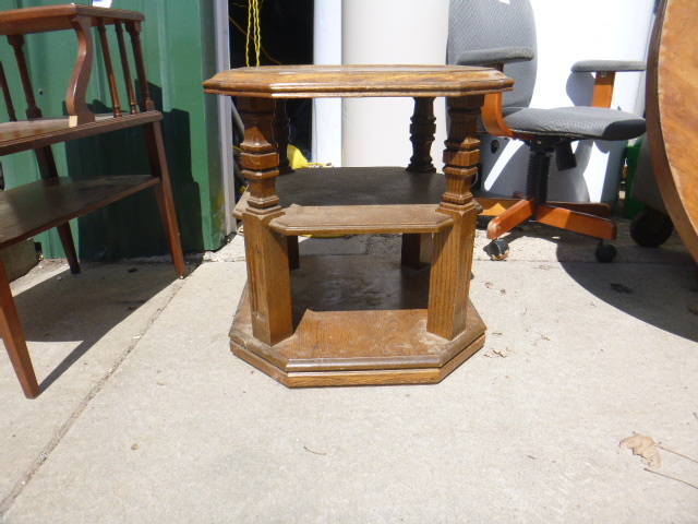 lot 72 image: Glass Top End Table