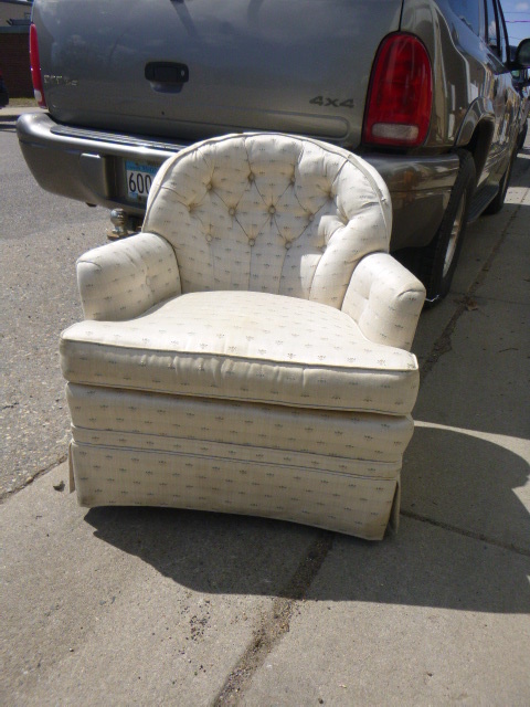 lot 74 image: Living Room Chair