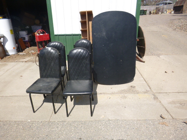 lot 75 image: Table Top with 4 Padded Chairs