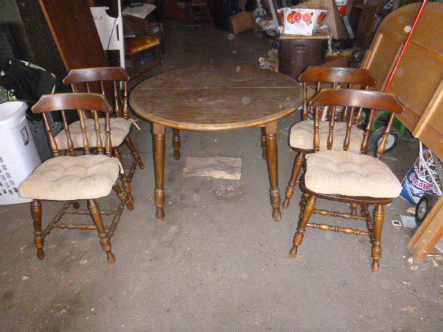 lot 78 image: Round Table with 4 Padded Chairs