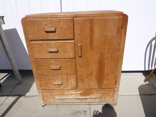 lot 79 image: Old Dresser