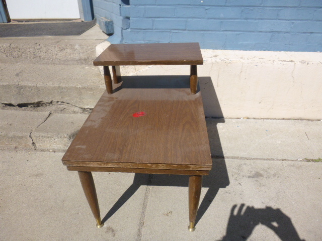 lot 88 image: End Table
