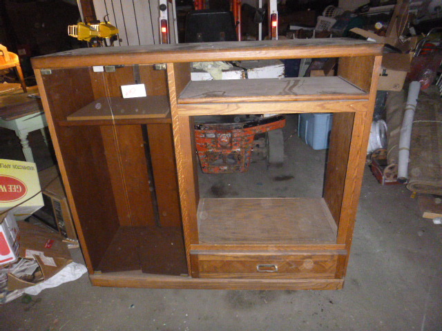 lot 98 image: Entertainment Center