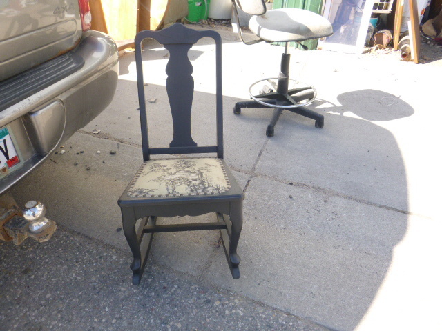 lot 102 image: Rocking Chair