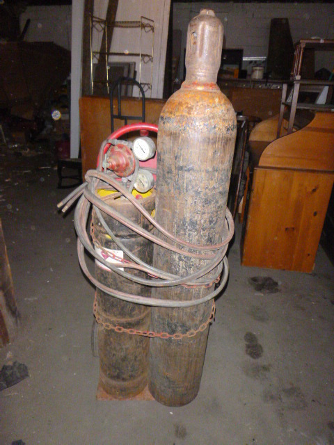 lot 104 image: Oxy-Acetylene Tanks