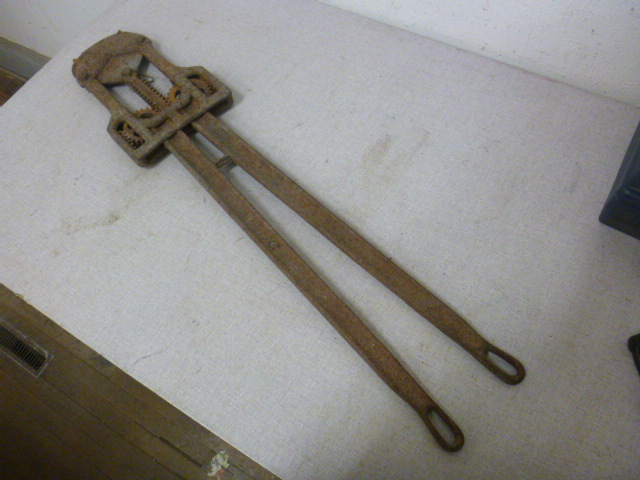 lot 106 image: Cattle Dehorner