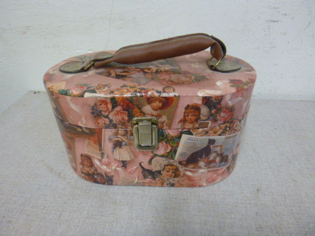 lot 107 image: Make-Up Case