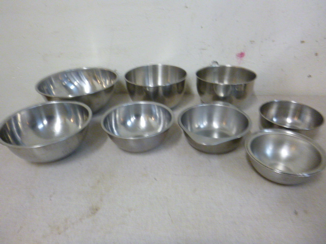 lot 114 image: Miscellaneous Metal Bowls