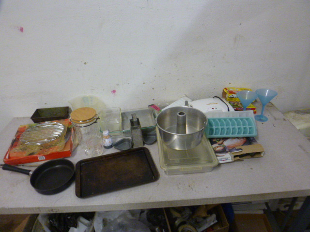 lot 127 image: Miscellaneous Kitchen Items
